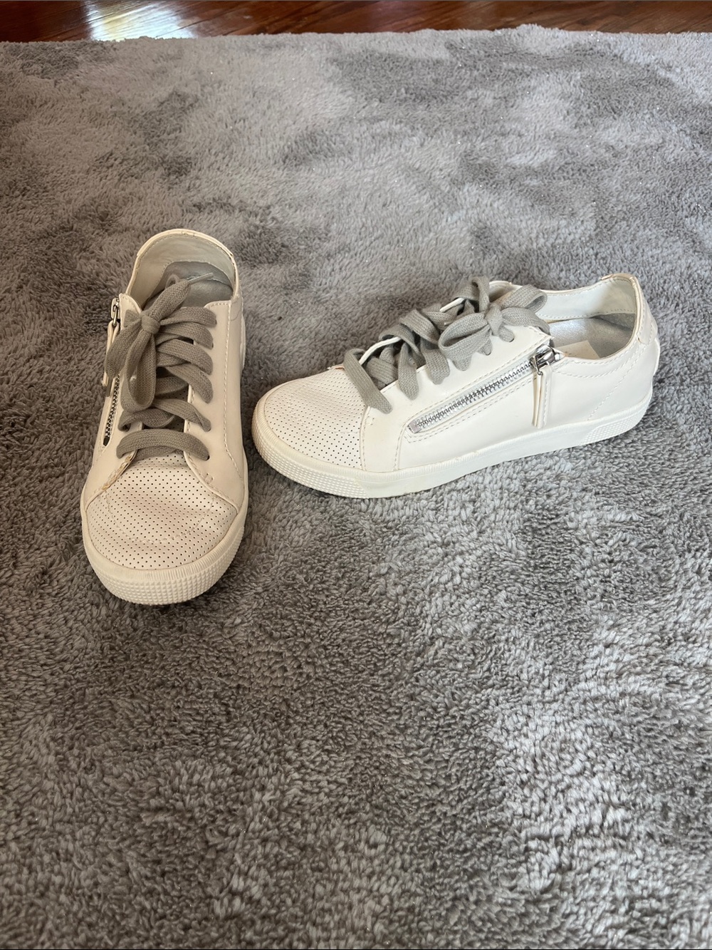 Dolce Vita White Leather Low-Top Sneakers with Gray Laces